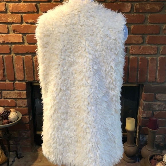Off White Soft Plush Faux Fur Jacket Vest - Picture 6 of 6